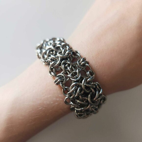 Medieval Gothic Grunge chunky silver chainmail bracelet - Picture 7 of 14
